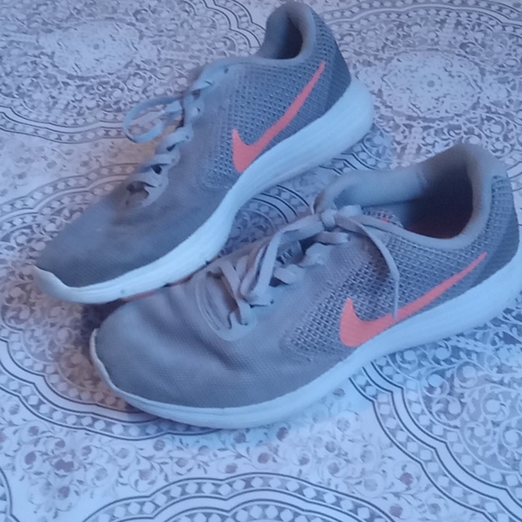 Nike Shoes - women's Nike shoes